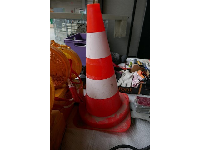 Opstakellampen + verkeerskegel - afbeelding 3 van  3
