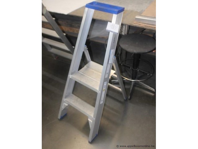 Opstapladder solide nv pt 02 - p-2, serienummer 152615 - afbeelding 1 van  2