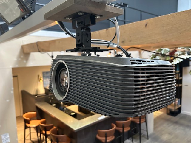 Optoma beamer + screen - afbeelding 1 van  9