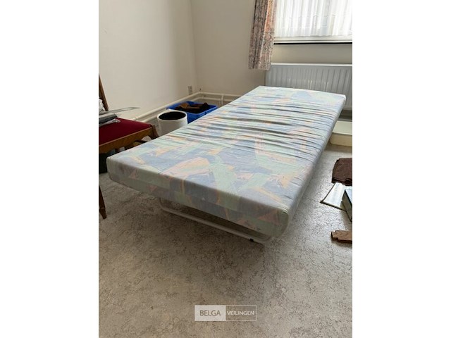 Opvouwbaar logeerbed op wieltjes - afbeelding 1 van  2