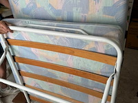 Opvouwbaar logeerbed op wieltjes - afbeelding 2 van  2