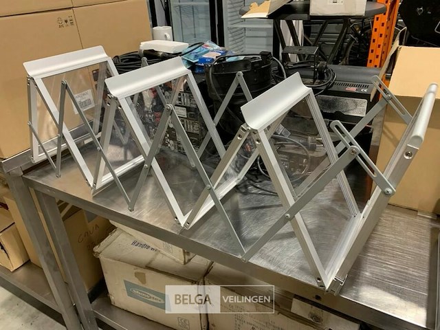 Opvouwbare brochurestandaard met aluminium draagtas. - afbeelding 1 van  4