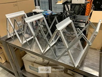 Opvouwbare brochurestandaard met aluminium draagtas.