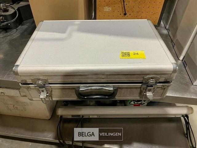 Opvouwbare brochurestandaard met aluminium draagtas. - afbeelding 4 van  4