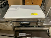 Opvouwbare brochurestandaard met aluminium draagtas. - afbeelding 4 van  4