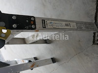 Opvouwbare ladder en kleine dienbladen op poten - afbeelding 2 van  7