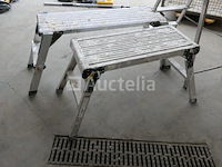 Opvouwbare ladder en kleine dienbladen op poten - afbeelding 6 van  7