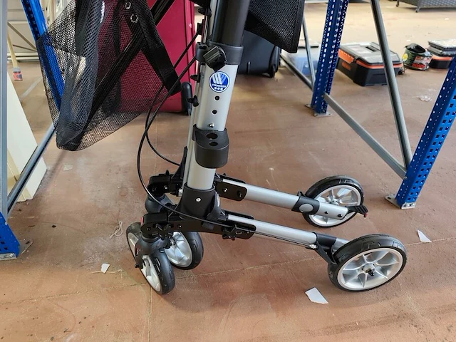 Opvouwbare rollator vermeiren - afbeelding 3 van  3