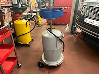 Opzuig en opvangunit voor olie