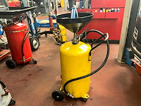 Opzuig en opvangunit voor olie