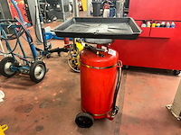 Opzuig en opvangunit voor olie