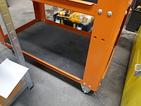 Oranje gereedschapswagen beta + bankschroef - afbeelding 4 van  4