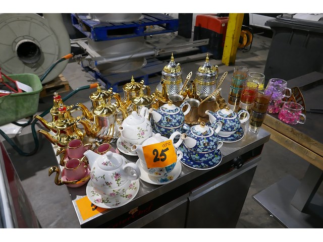 Orientaalse theekannen met glaasjes - afbeelding 1 van  6