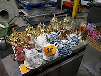 Orientaalse theekannen met glaasjes