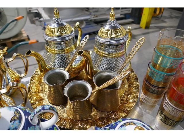 Orientaalse theekannen met glaasjes - afbeelding 2 van  6