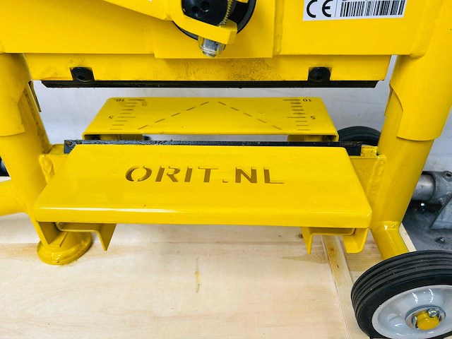 Orit - 3300-es - steenknipper - afbeelding 1 van  2