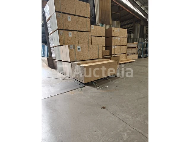 Osb3 2050 x 625 x 18 mm oppervlakte-gemonteerd paneel met tong en groef :+- 75 m² : 55 panelen - afbeelding 1 van  6