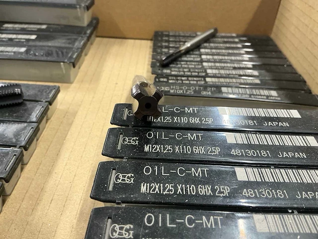 Osg volhardmetalen machinedraadtap met koelingsgaten (38x) - afbeelding 4 van  5