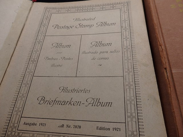 Oud album world 1921 met zegels - afbeelding 1 van  4