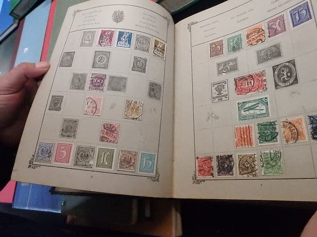 Oud album world 1921 met zegels - afbeelding 3 van  4