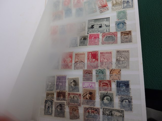 Oud boek met wereld verzameling - afbeelding 1 van  12