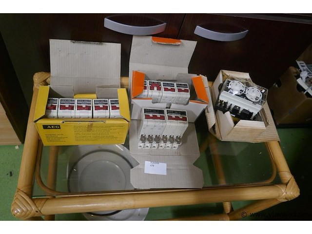 Oud elektriciteits gerief - afbeelding 1 van  1