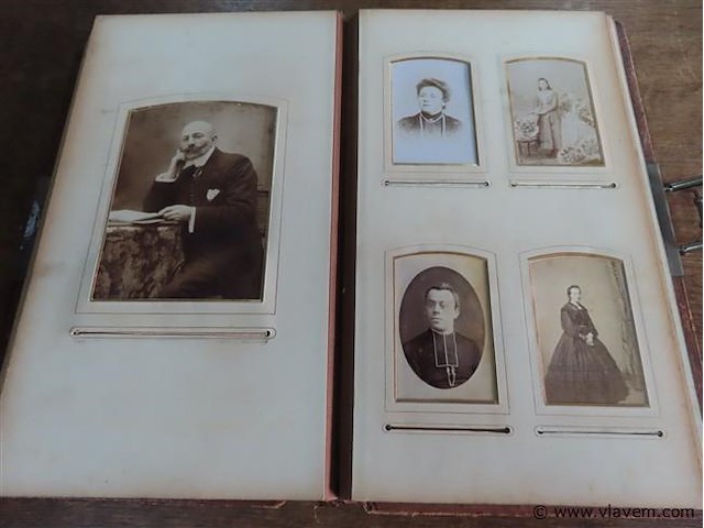 Oud fotoboek - afbeelding 7 van  7