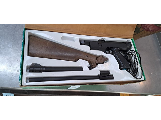 Oud gaming pistool met doos - afbeelding 2 van  3