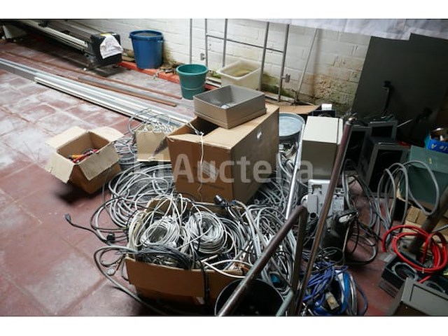 Oud ijzer en schroot - afbeelding 5 van  10