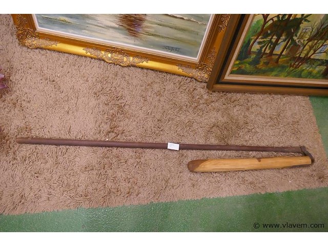 Oud landbouwwerktuig dorsvlegel - afbeelding 1 van  1