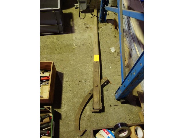 Oud materiaal om stammen te bverleggen - afbeelding 1 van  1