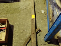 Oud materiaal om stammen te bverleggen - afbeelding 1 van  1