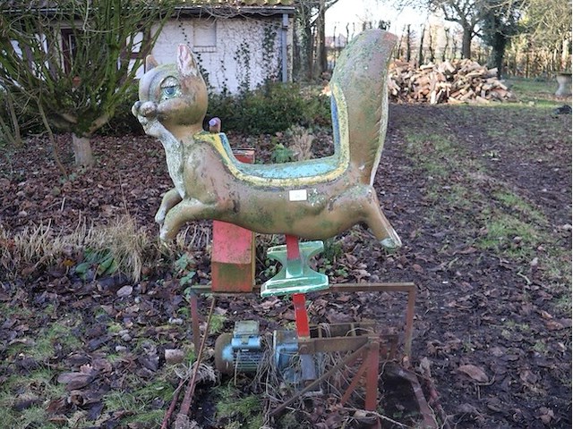 Oud mechanisch kindertoestel - afbeelding 1 van  5