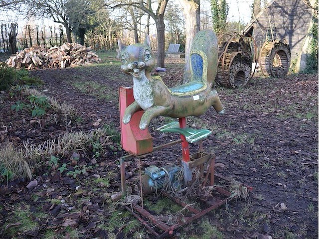 Oud mechanisch kindertoestel - afbeelding 2 van  5