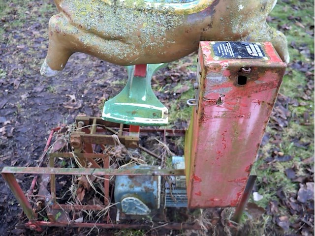 Oud mechanisch kindertoestel - afbeelding 3 van  5