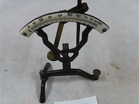 Oud weegschaaltje - afbeelding 1 van  4