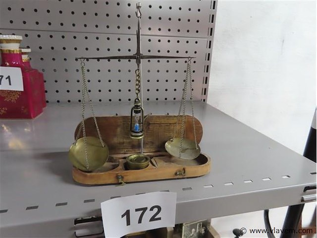 Oud weegschaaltje - afbeelding 1 van  3