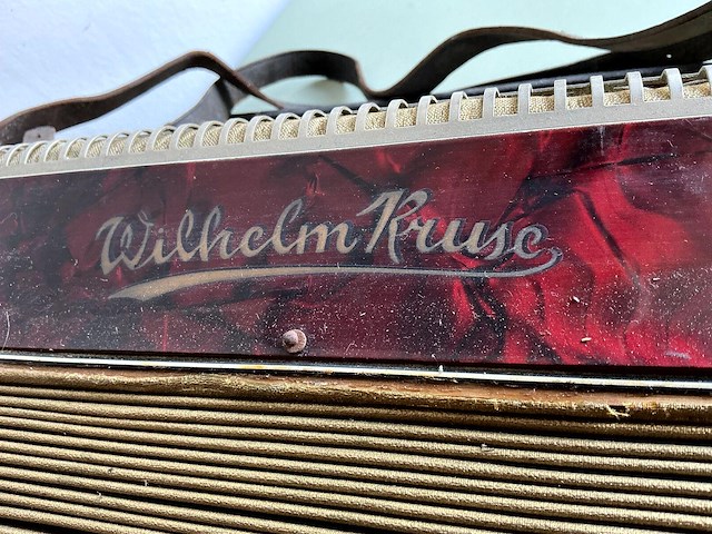 Oude accordeon - afbeelding 2 van  3