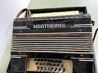 Oude accordion - afbeelding 2 van  2