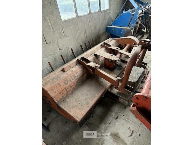 Oude bakfrees (in loods) - afbeelding 2 van  2