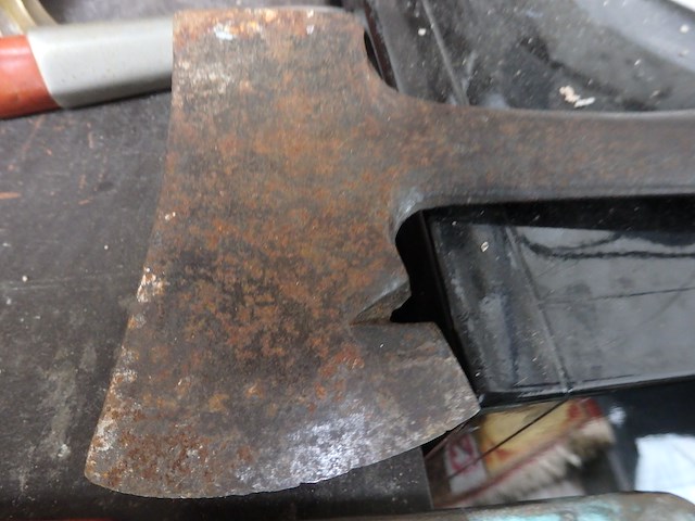 Oude bijl gemarkeerd elwell - afbeelding 2 van  2