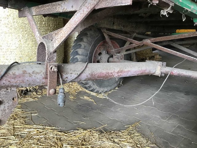 Oude boeren wagen - afbeelding 7 van  11