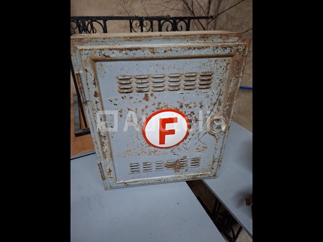 Oude brandslanghaspel - afbeelding 1 van  2