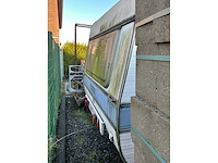 Oude caravan - afbeelding 8 van  9