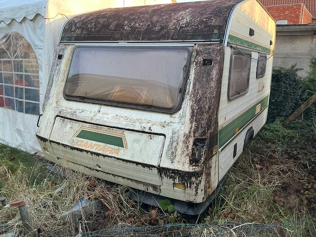 Oude caravan - afbeelding 1 van  2