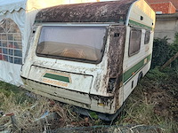 Oude caravan - afbeelding 1 van  2