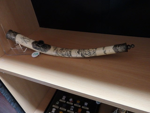 Oude chinese opium pijp in been, gegraveerd - afbeelding 1 van  3