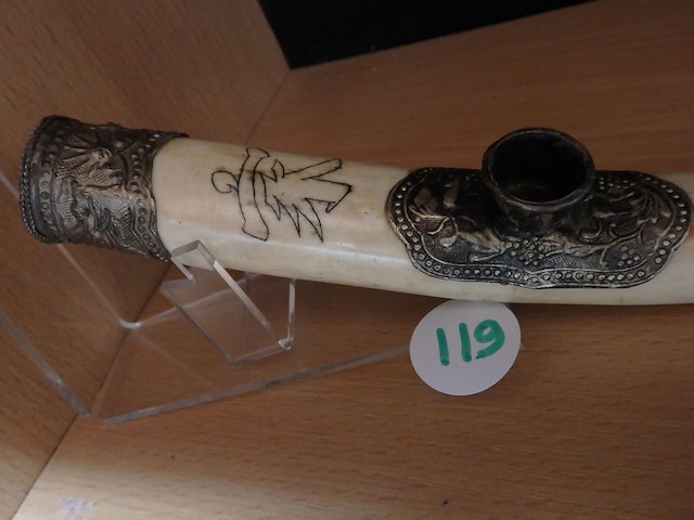Oude chinese opium pijp in been, gegraveerd - afbeelding 2 van  3