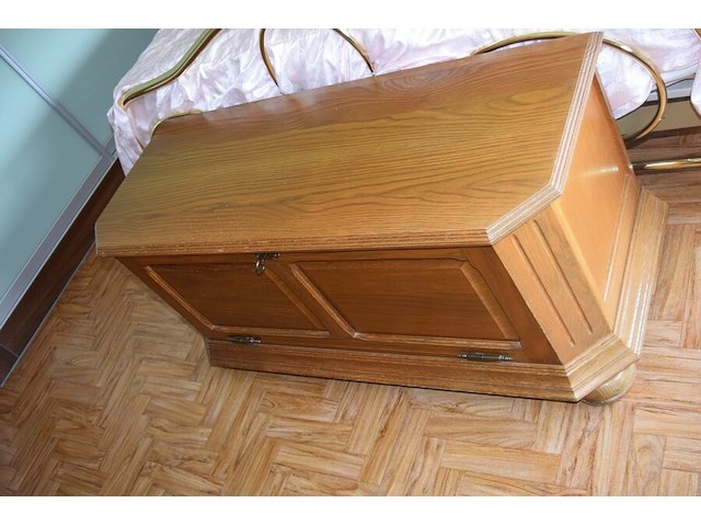 Oude commode met spiegel en dekenkist - afbeelding 4 van  5