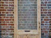 Oude deur met glaspaneel - afbeelding 1 van  1